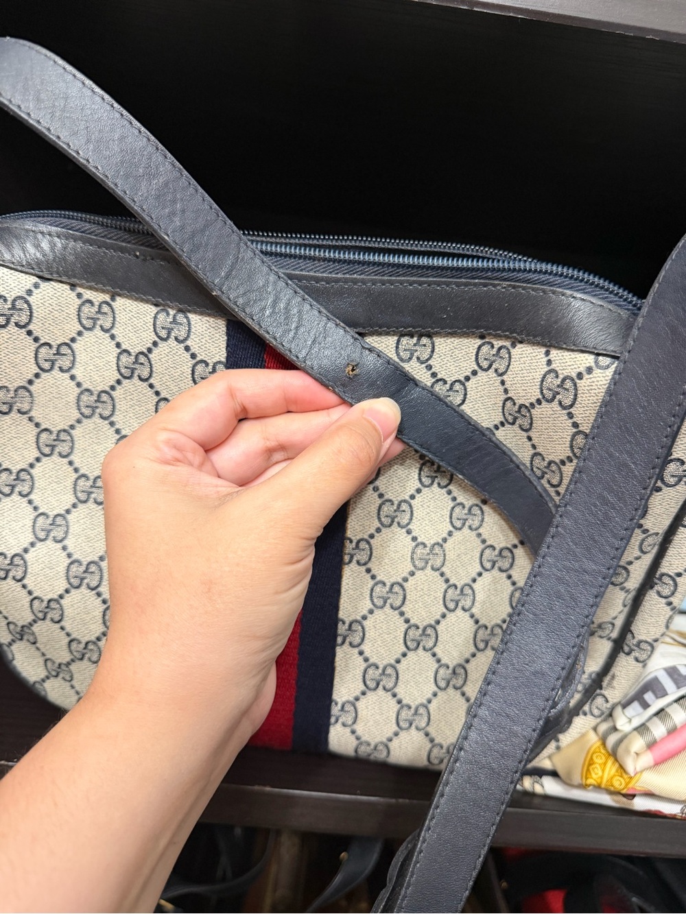 Vintage Gucci | Navy Sherry Crescent Shoulder Bag - Picture 4 of 6